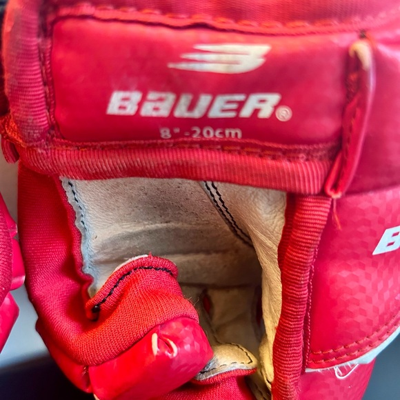 Bauer 500 Junior 8” Red and White Hockey Gloves - Picture 7 of 9
